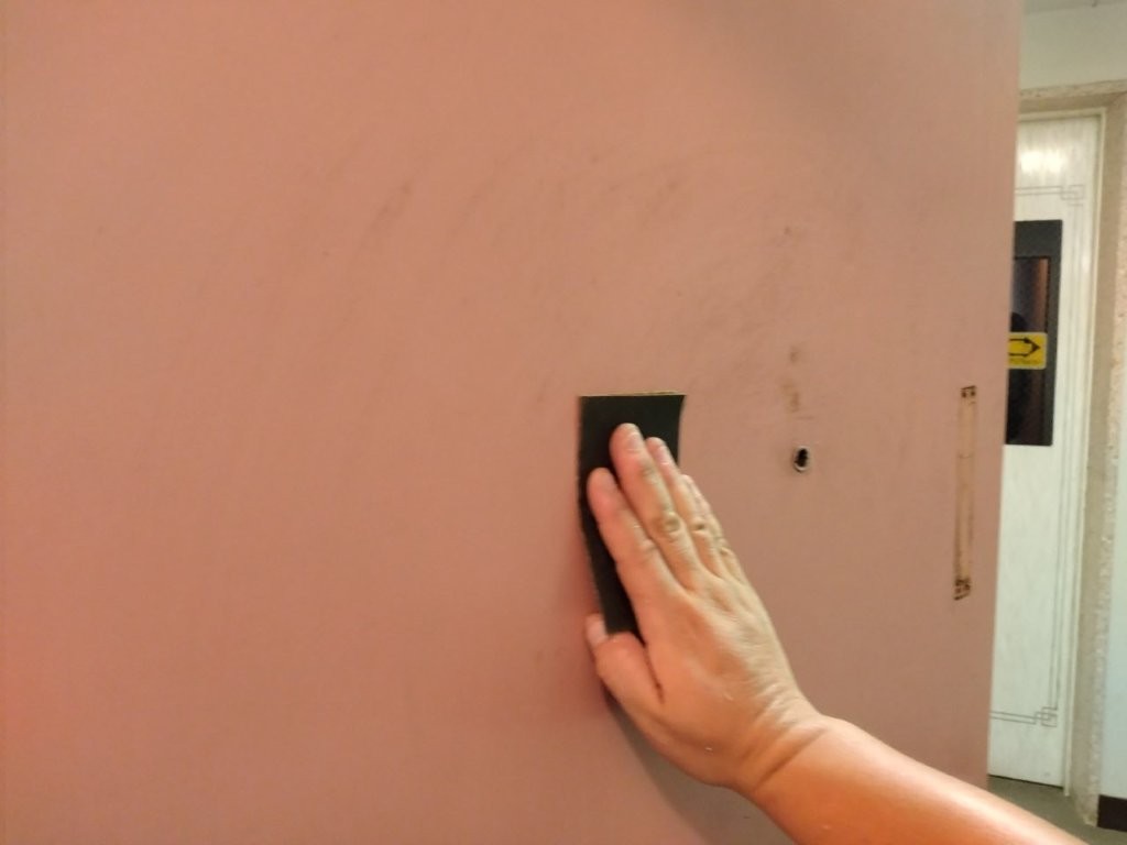 サンドペーパーを使ったケレン作業