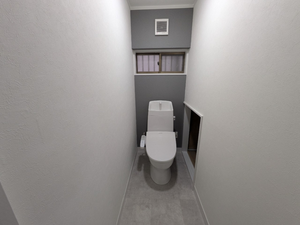 埼玉県上尾市の賃貸マンションで原状回復工事後に新設した節水型トイレと清潔感ある内装